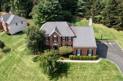 2 Mathews Ln, Somers Town, NY 10589-2819