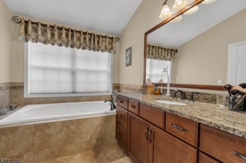 16 Greenwich Ct, Mount Olive NJ  07828-2452 exterior