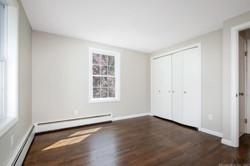 124 Park Dr, Kensington CT  06037-3815 exterior