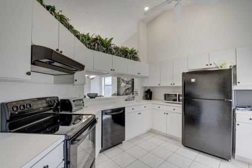 7572 Lexington Club Blvd, Delray Beach FL  33446-1384 exterior