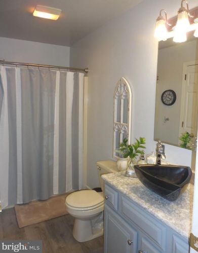 1114 Hunters Chase Ln, Lebanon PA  17046-1575 exterior