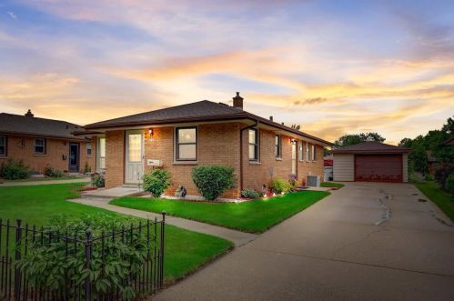2222 Halsey Ave, Milwaukee, WI 53221-2964