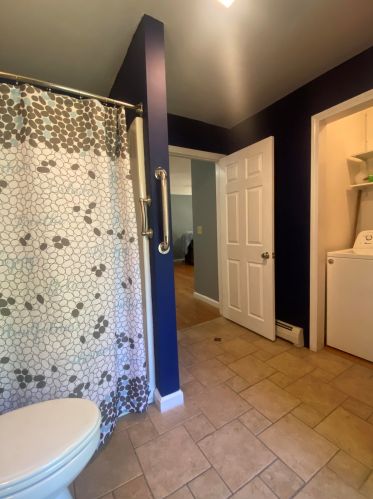 208 Lawrence Rd, Salem NH  03079-3905 exterior