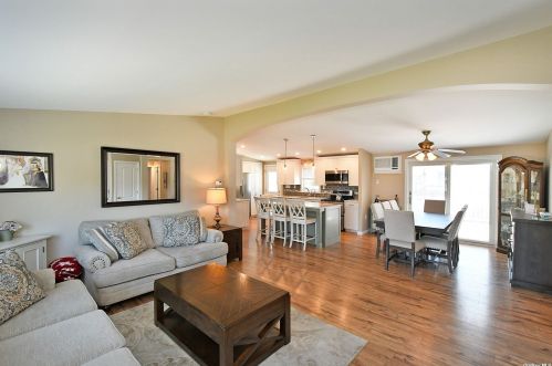 106 8th Ave, Holtsville, NY 11742-2310