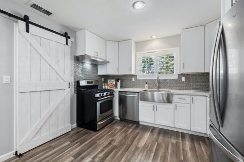 235 Grove Ave, Santa Rosa CA  95409-3813 exterior