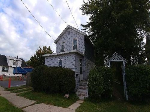 110 Robin St, Van Buren Bay, NY 14048-1527