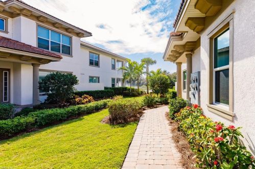 7777 Hawthorne Dr, Naples, FL 34113-0032