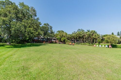 5148 31st Ave, Saint Petersburg FL  33707-5600 exterior