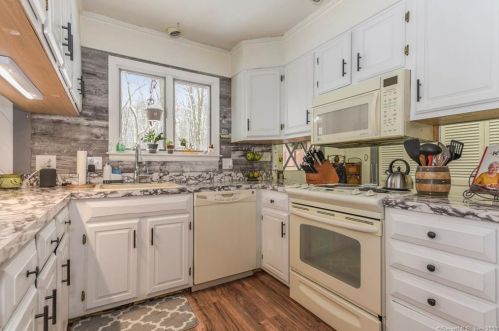 606 Route 81, Deep River CT  06419-1126 exterior