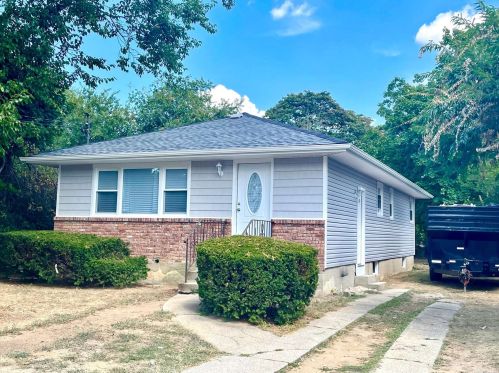14 Scherer Pl, Roosevelt, NY 11575-2398