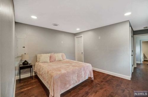 20 Highland Ave, West Milford NJ  07480-3855 exterior