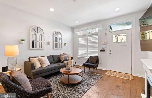 2443 Coral St, Philadelphia, PA 19125-1624