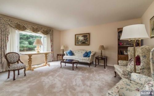 31 Erskine Ct, Mahwah NJ  07430-2014 exterior