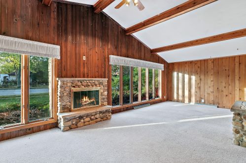 210 Lincoln Ave, Mukwonago, WI 53149-1213