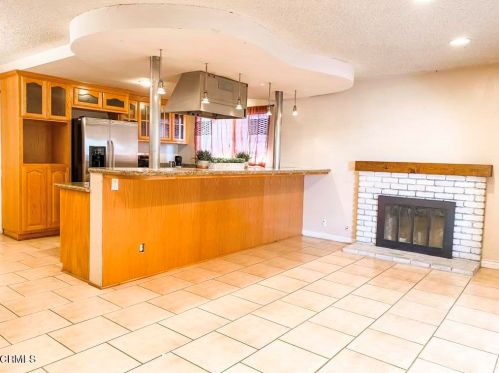 701 Yale Pl, Oxnard CA  93033-7203 exterior