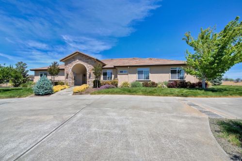 3959 Skyhawk Ln, Vacaville CA  95688-9516 exterior