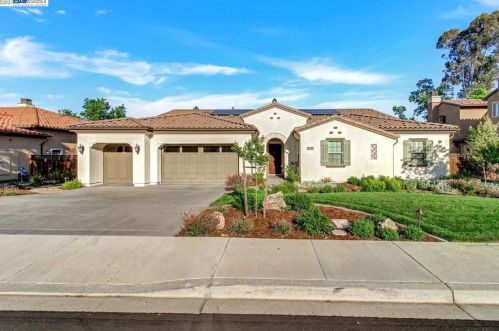 214 Weber Ln, Danville, CA 94526-1991