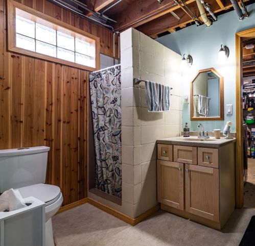 1610 Cliffview Dr, Holmen WI  54636-9649 exterior