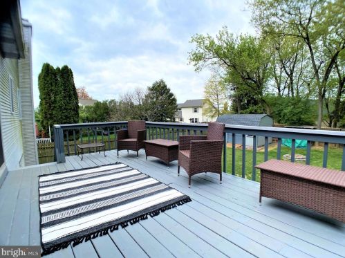 381 Lake St, Ephrata PA  17522-2456 exterior