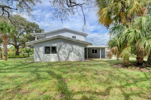 703 25th Pl, Boynton Beach FL  33435-7521 exterior