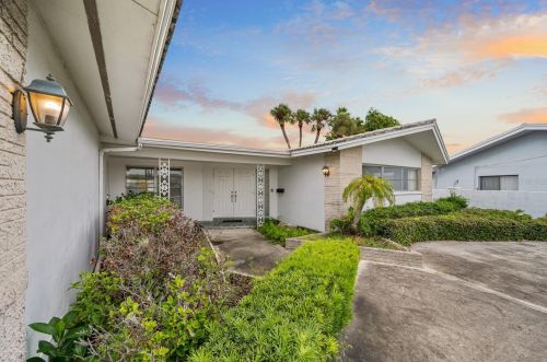 6474 2nd Palm Pt, Saint Petersburg, FL 33706-2120