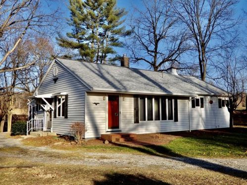 1498 Hendersonville Rd, Sandy Lake, PA 16145-3714