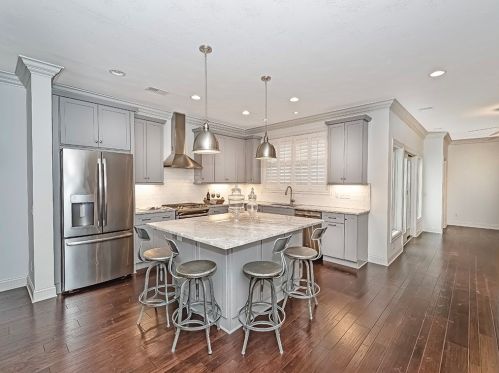 31 Allegheny Ave, Oakmont, PA 15139