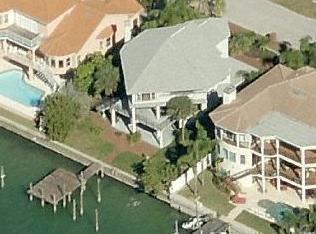 5925 Bayview Cir, Saint Petersburg, FL 33707-3929