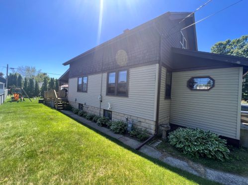 1011 Flambeau St, Manitowoc WI 54220-6546 exterior