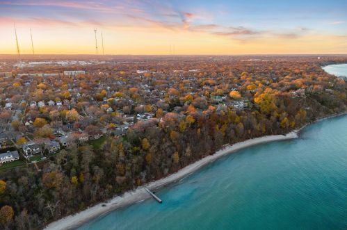 4150 Lake Dr, Milwaukee WI  53211-1719 exterior