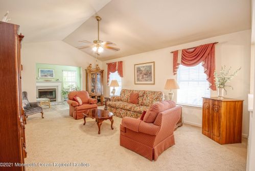 27 Valley Stream Ln, Lakewood NJ  08701-5746 exterior