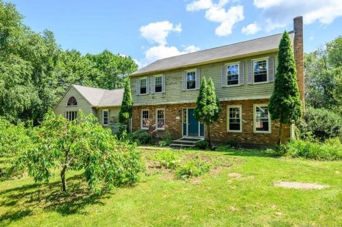 757 Wrights Crossing Rd, Pomfret Center, CT 06259-1623