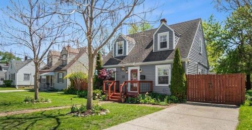 8967 Potomac Dr, Hammond, IN 46321-3216
