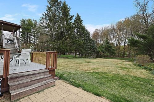 15 Benneville Rd, Milford CT  06461-2432 exterior