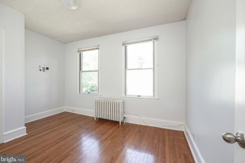 404 Maple Ave, Camden NJ  08109-2021 exterior