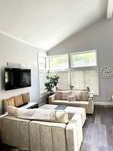 23037 Weymouth Pl, Santa Clarita CA  91354-2040 exterior