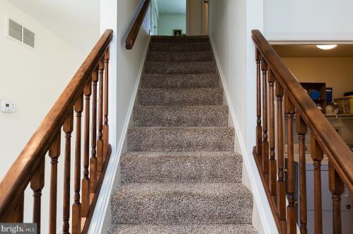 18 Townsend Ct, Lancaster PA  17603-6797 exterior