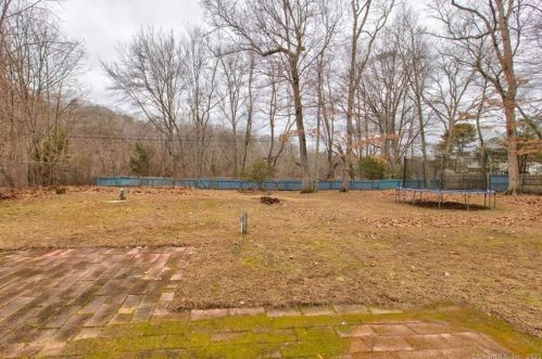 21 Moore Ave, Lyme CT  06371-1216 exterior