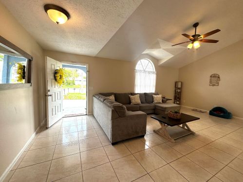 2062 Floresta Dr, Fort Pierce FL  34984-4706 exterior