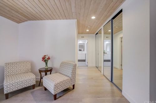 22540 Jameson Dr, Calabasas CA 91302-5857 exterior