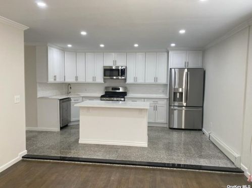 34 5th Ave, New Hyde Park NY  11040-5004 exterior