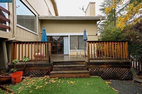 5525 Merritt Dr, Concord CA 94521-4708 exterior