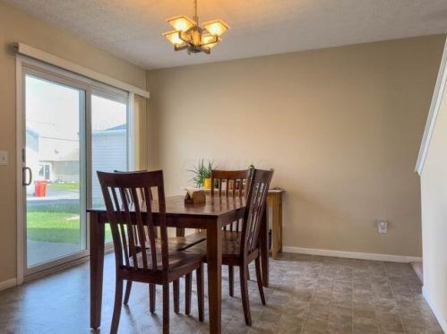 2264 Kilchurn Dr, Marion OH  43302-8739 exterior