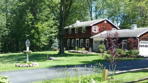 10 Stonewall Dr, Glens Falls, NY 12804-7719