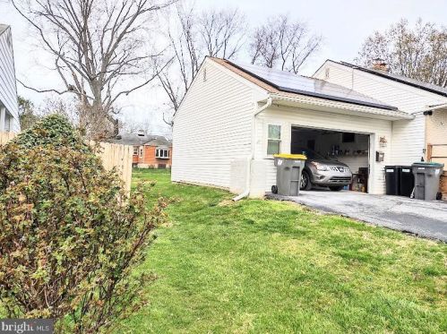 227 Southerland Dr, New Castle, DE 19720-4727