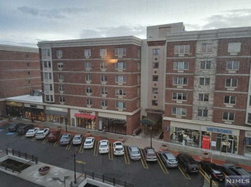 3401 City Pl, Edgewater, NJ 07020-3146