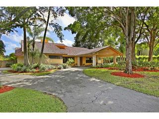 10105 94th Ct, Miami, FL 33176-3077