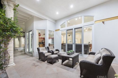 10026 Mattock Ave, Downey CA  90240-3529 exterior