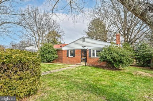 902 Grant St, Herndon, VA 20170-4621