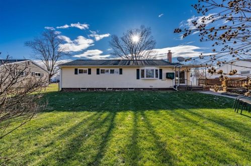 228 Grn Mnr Ter, Windsor Locks CT 06096-2737 exterior